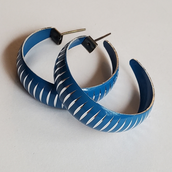 Vintage 80's Blue & Silver Tone Enamel Hoop Earrings with Decorative Cuts - Picture 2 of 5